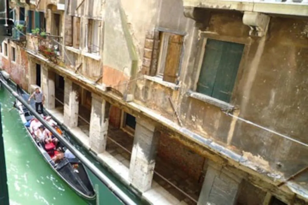 San Marco Charming Apartment With Canal View Venice