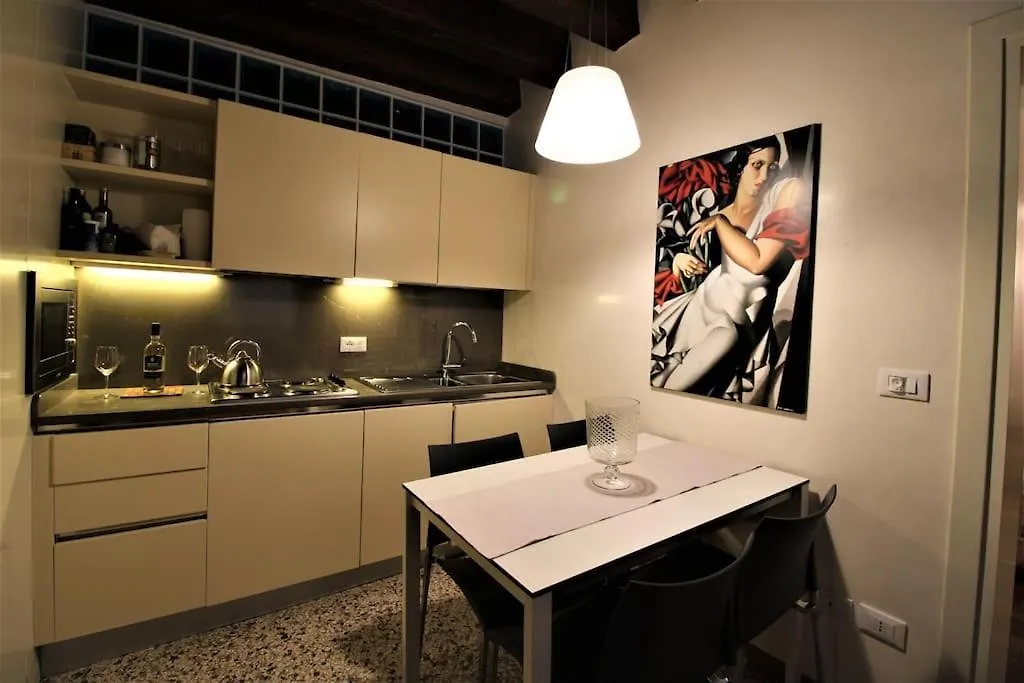 San Marco Charming Apartment With Canal View Venice