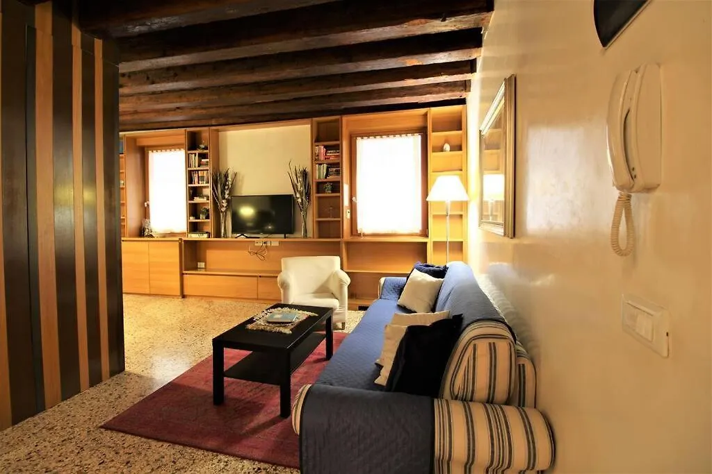 San Marco Charming Apartment With Canal View Venice